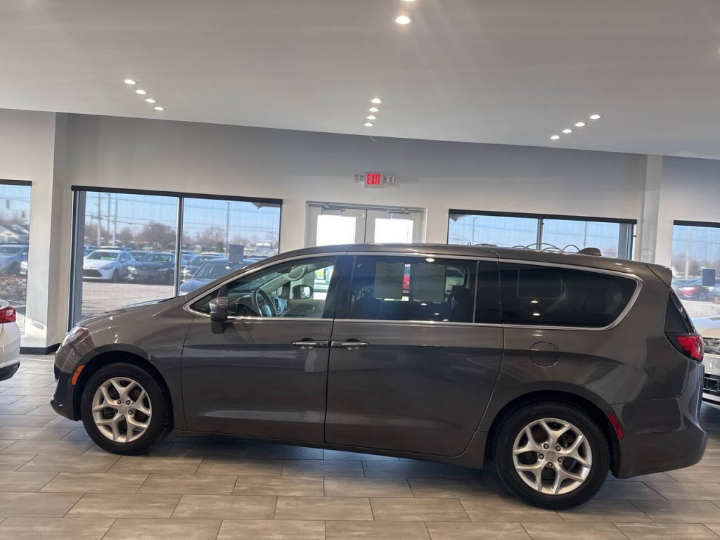2018 Chrysler Pacifica Image 11