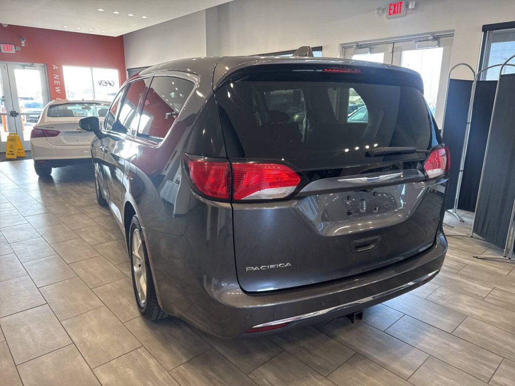 2018 Chrysler Pacifica Image 13