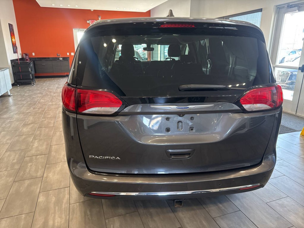 2018 Chrysler Pacifica Image 14