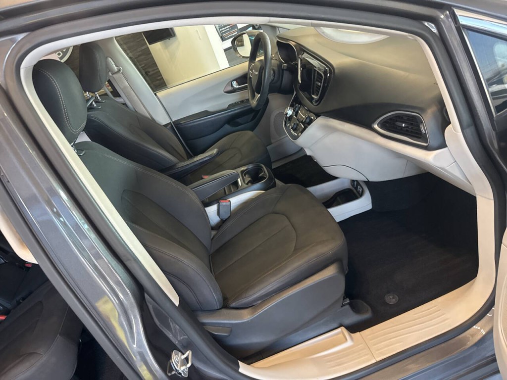 2018 Chrysler Pacifica Image 19