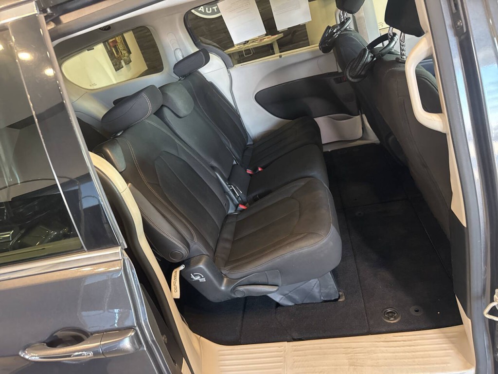 2018 Chrysler Pacifica Image 20