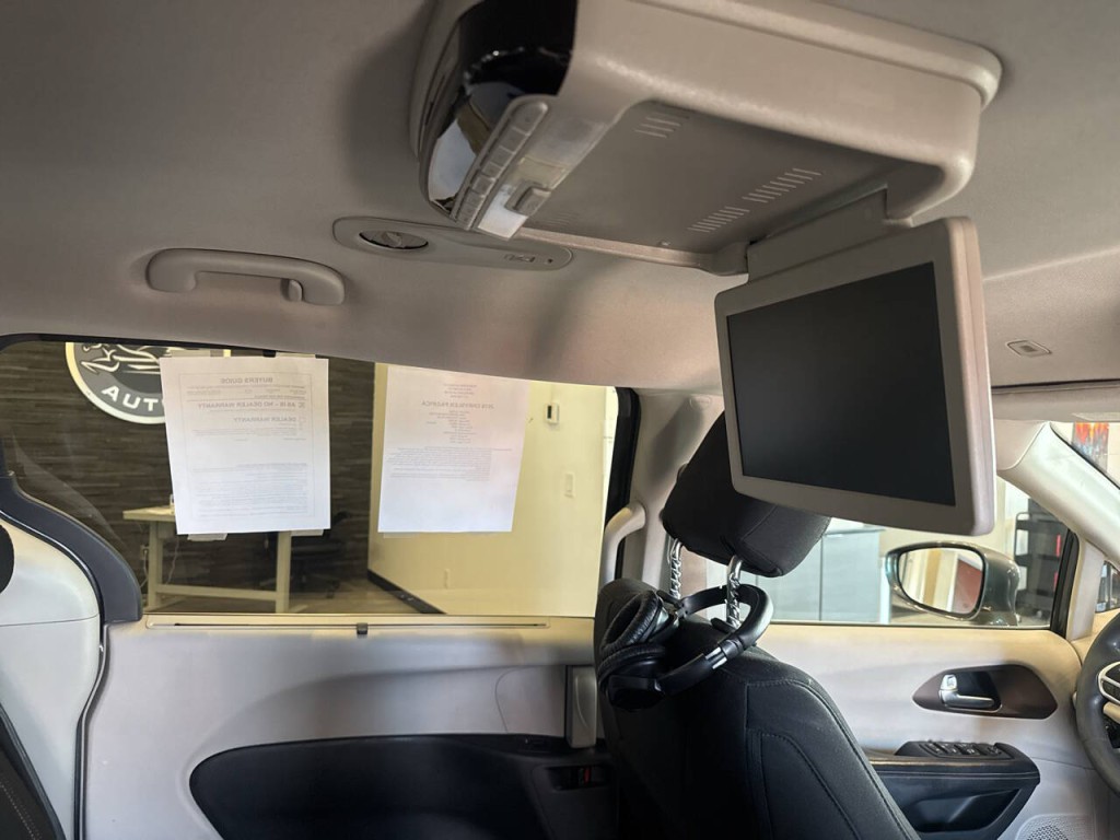 2018 Chrysler Pacifica Image 21