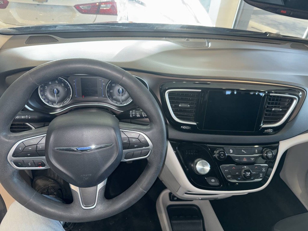2018 Chrysler Pacifica Image 31