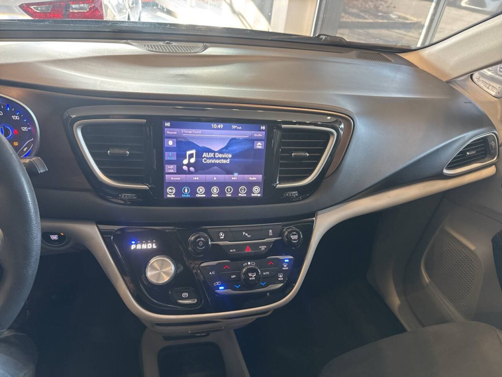 2018 Chrysler Pacifica Image 32