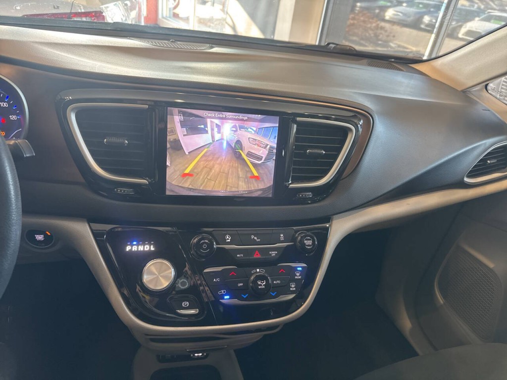 2018 Chrysler Pacifica Image 33