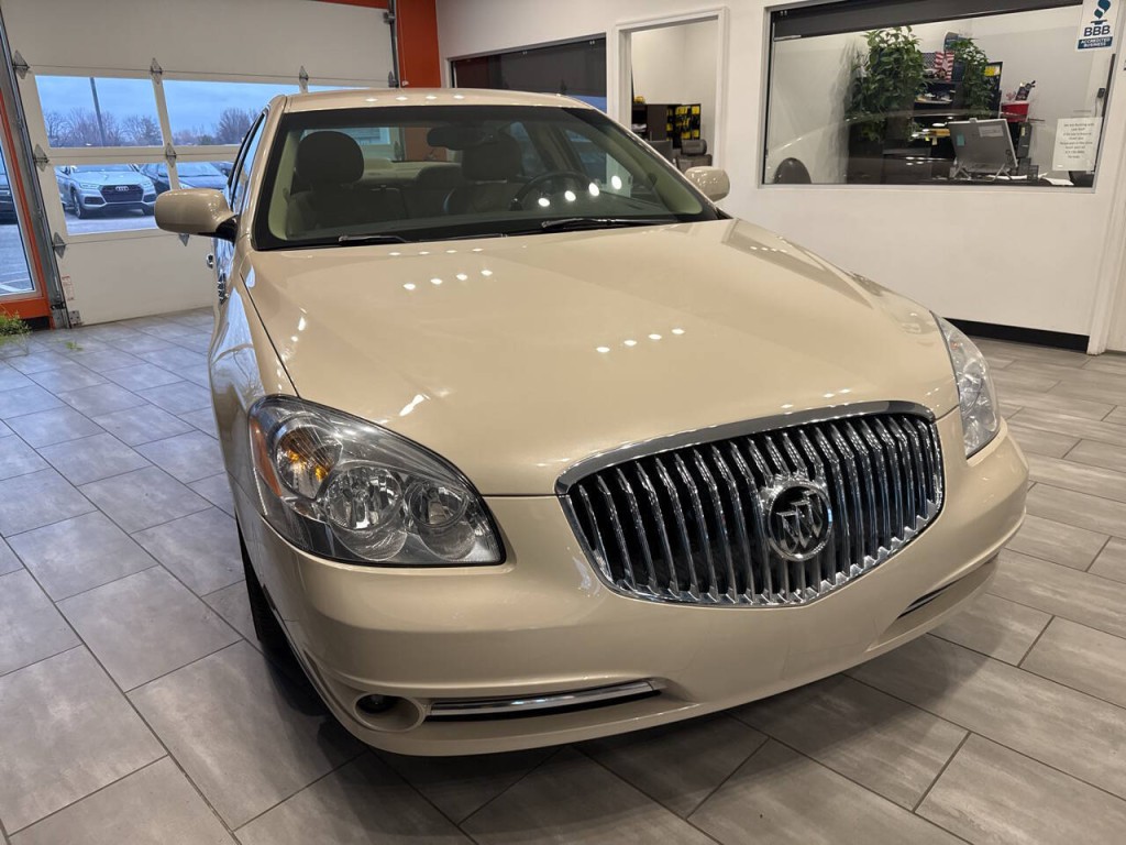 2011 Buick Lucerne Image 2
