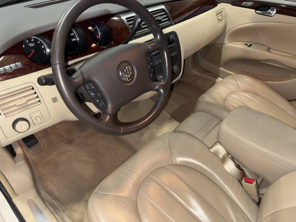 2011 Buick Lucerne Image 7