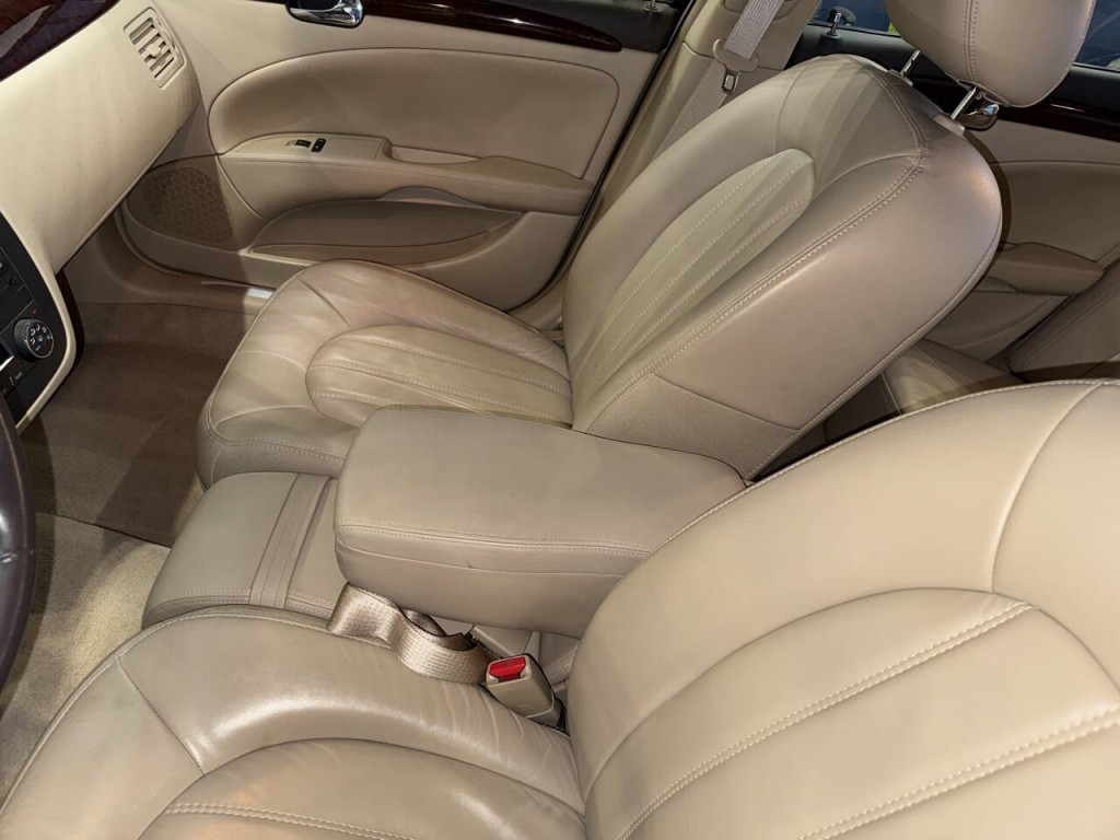 2011 Buick Lucerne Image 8