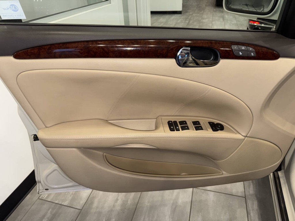 2011 Buick Lucerne Image 10