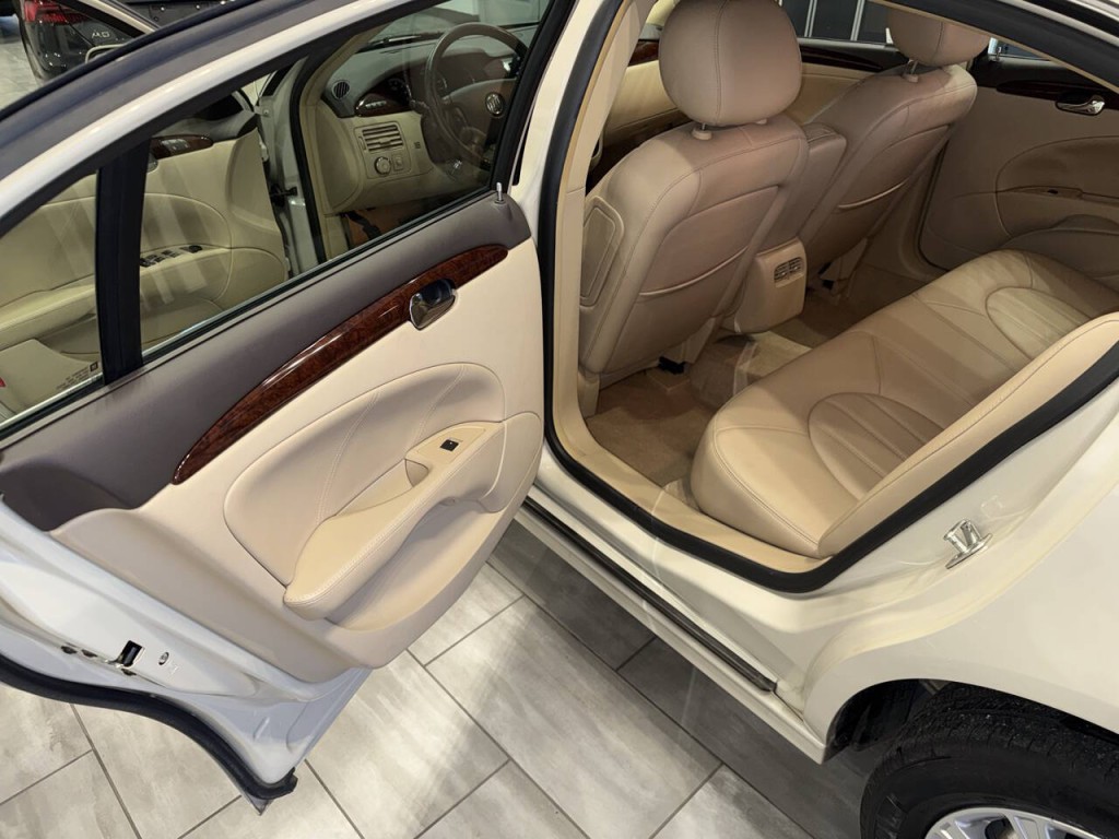 2011 Buick Lucerne Image 11