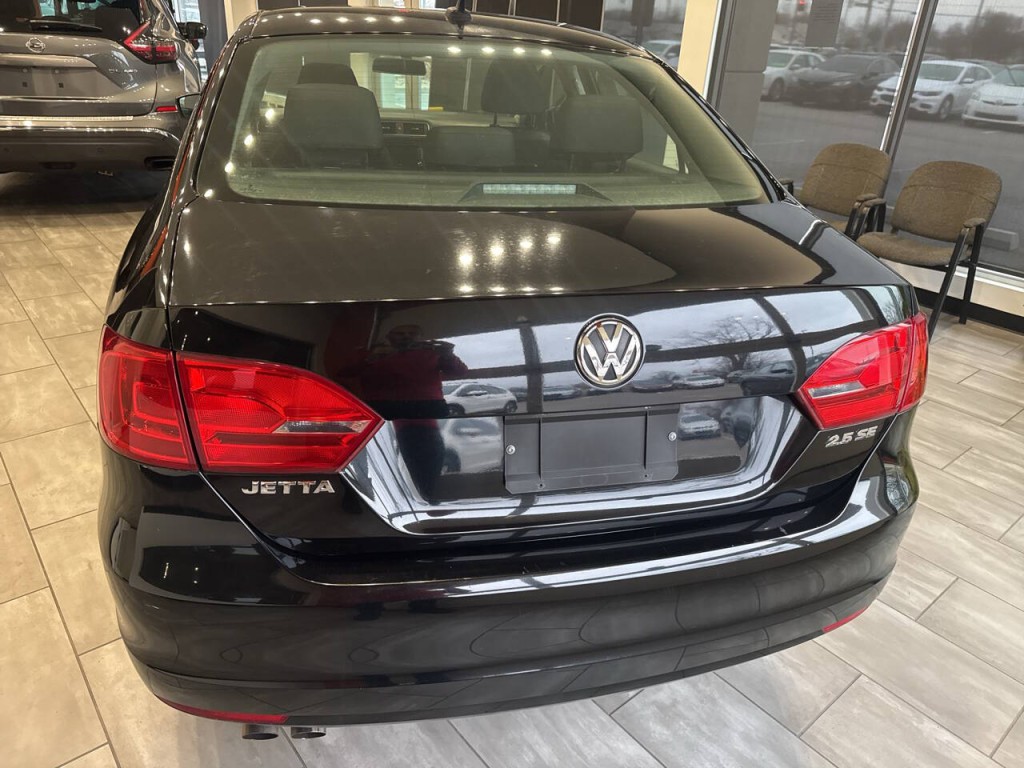 2012 Volkswagen Jetta Image 11