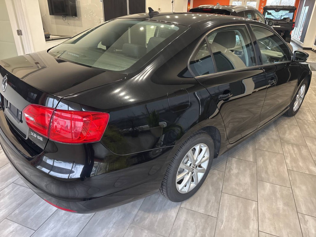 2012 Volkswagen Jetta Image 12