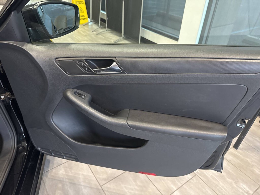 2012 Volkswagen Jetta Image 19