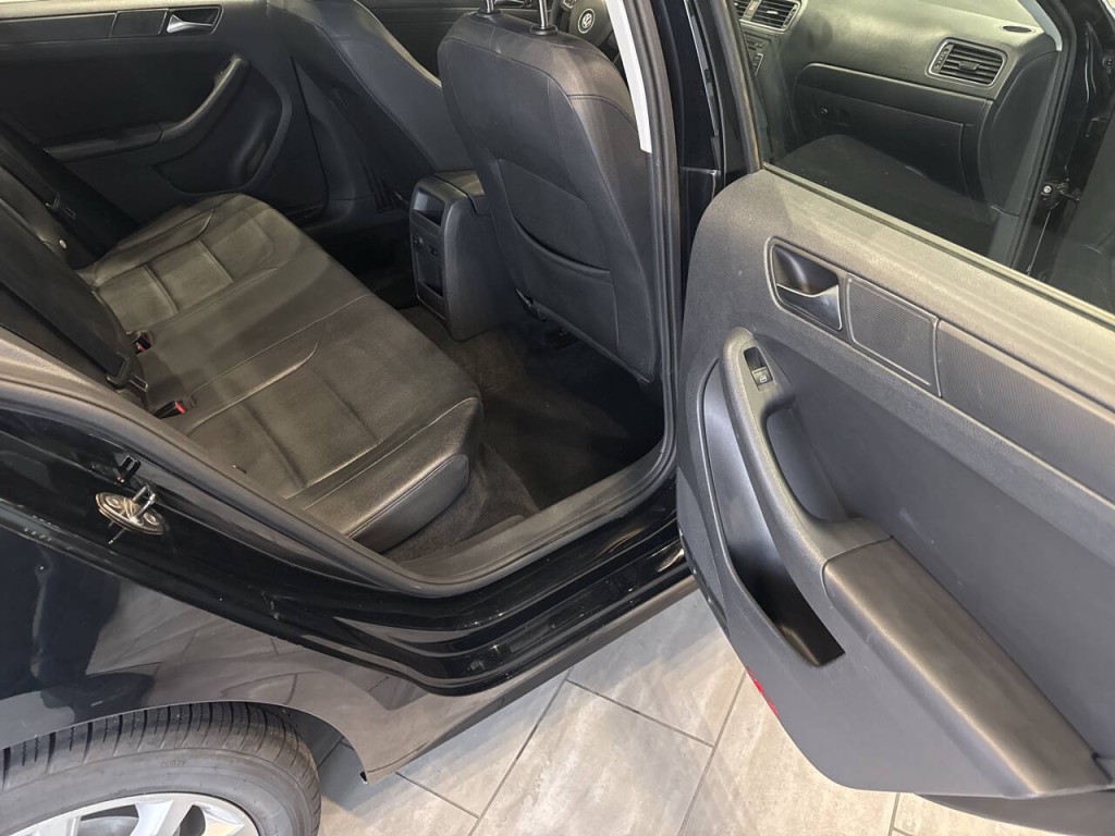 2012 Volkswagen Jetta Image 20