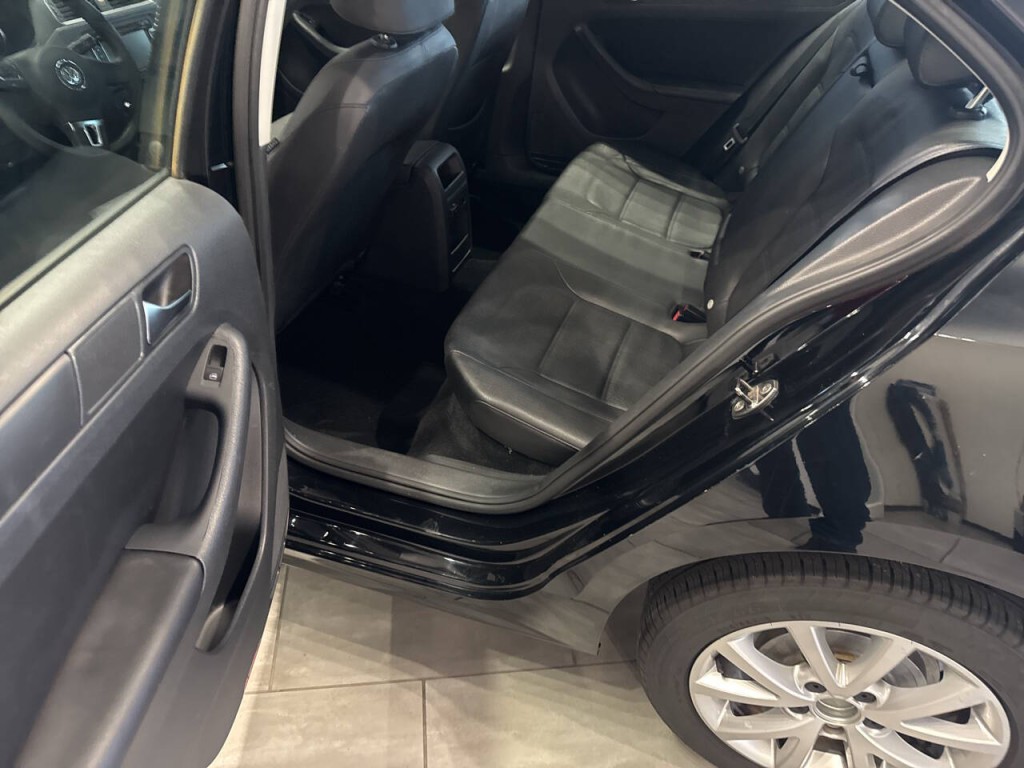 2012 Volkswagen Jetta Image 24