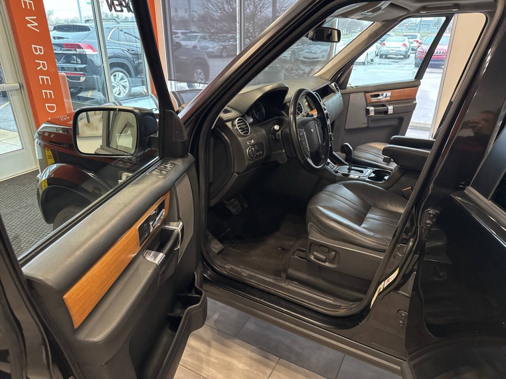 2013 Land Rover LR4 Image 16