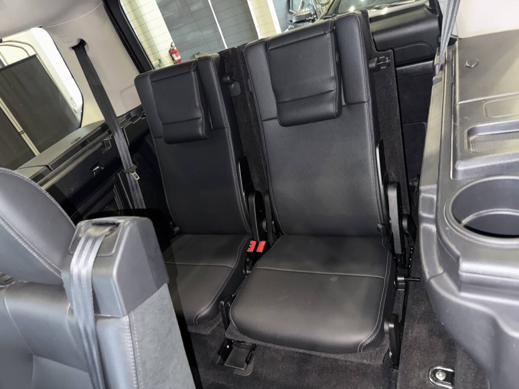 2013 Land Rover LR4 Image 25