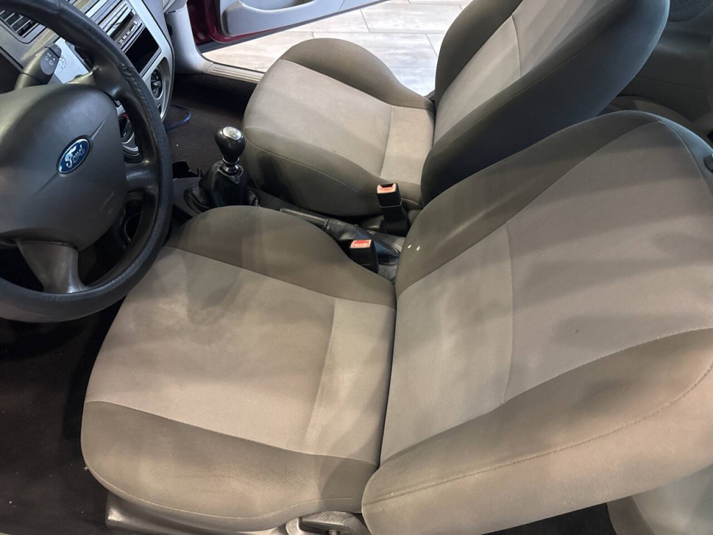 2007 Ford Focus Image 18