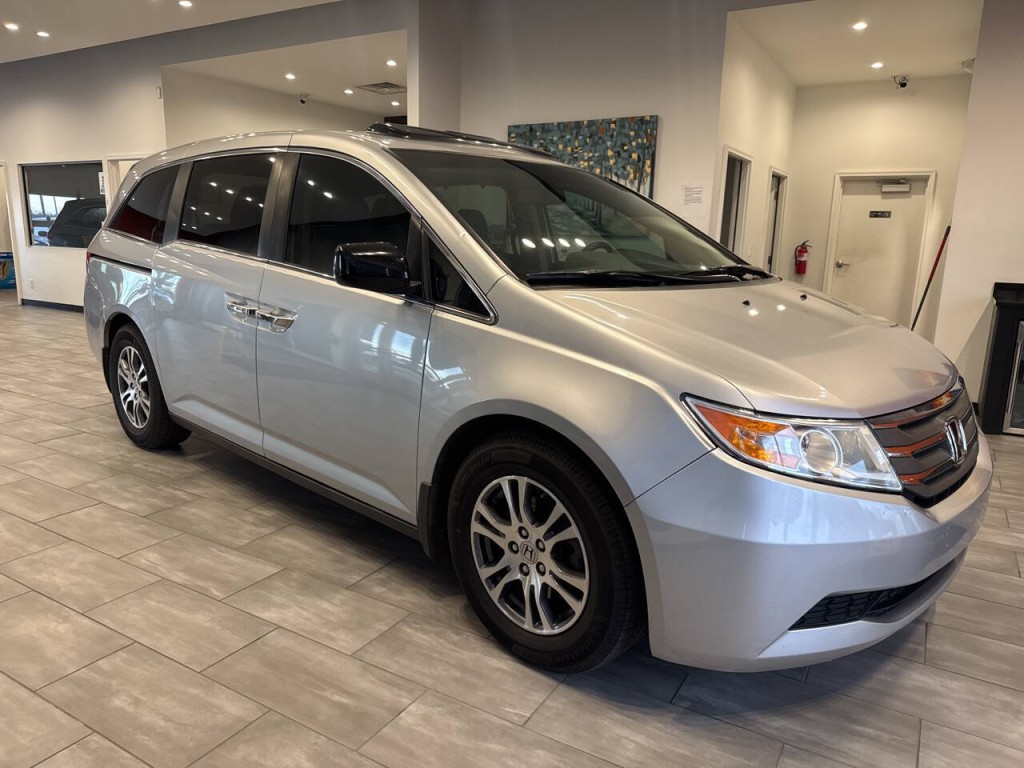 2011 Honda Odyssey Image 3