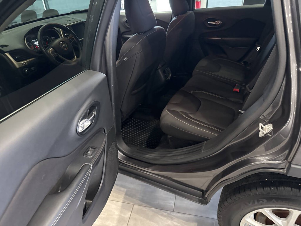 2015 Jeep Cherokee Image 26