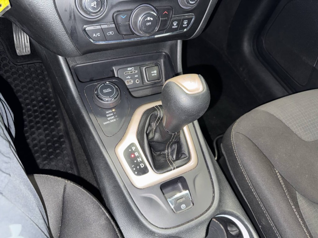 2015 Jeep Cherokee Image 29