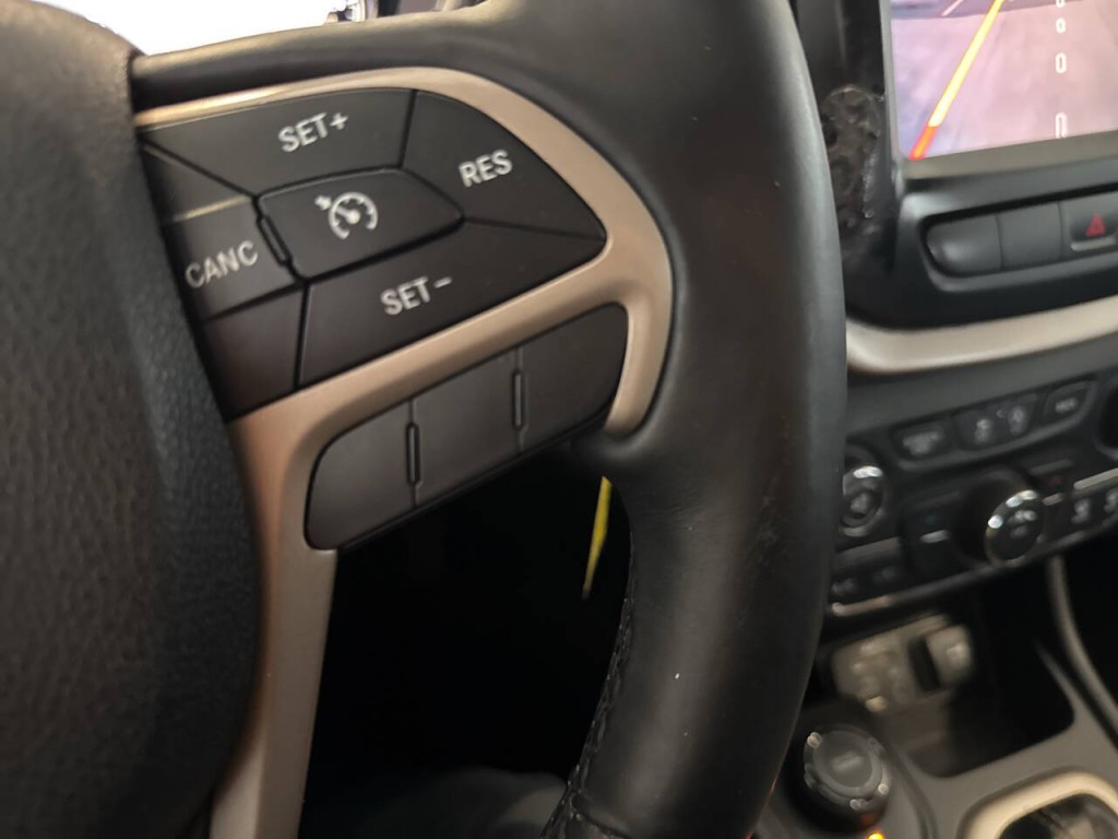 2015 Jeep Cherokee Image 31