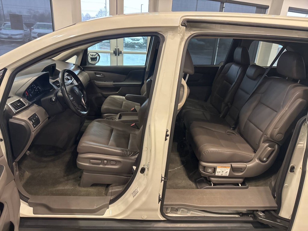 2015 Honda Odyssey Image 16