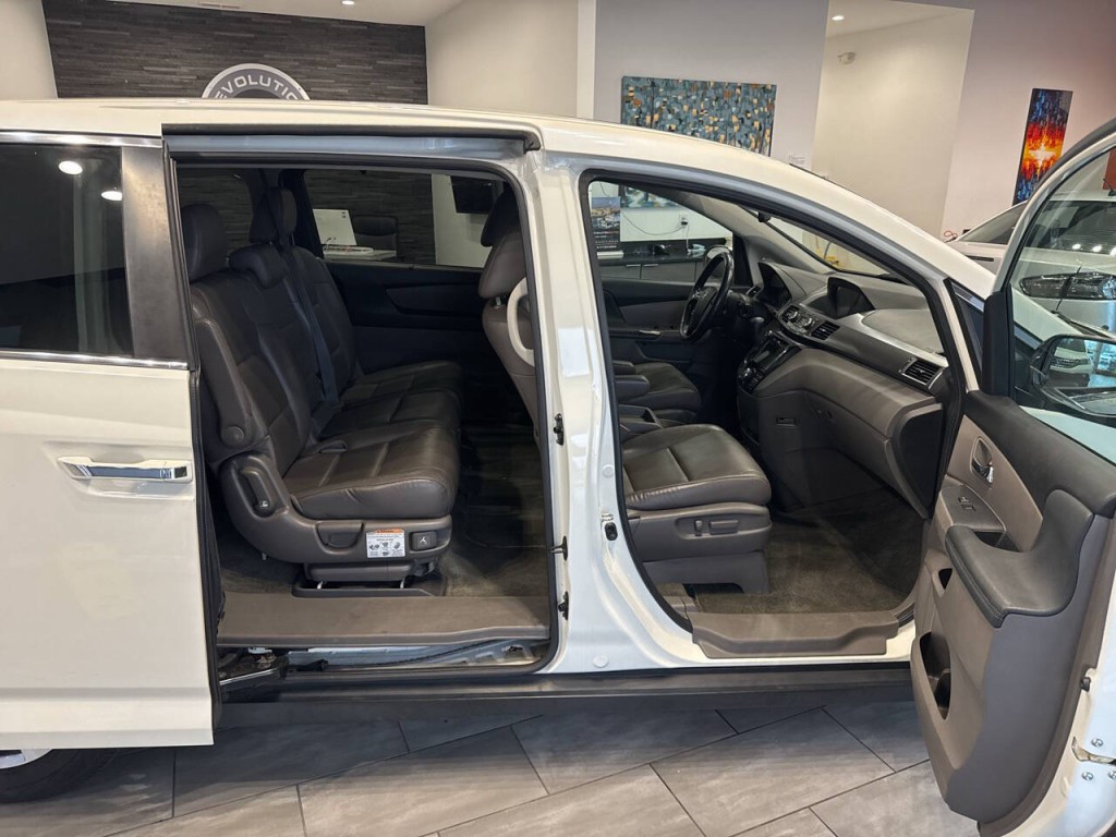 2015 Honda Odyssey Image 24