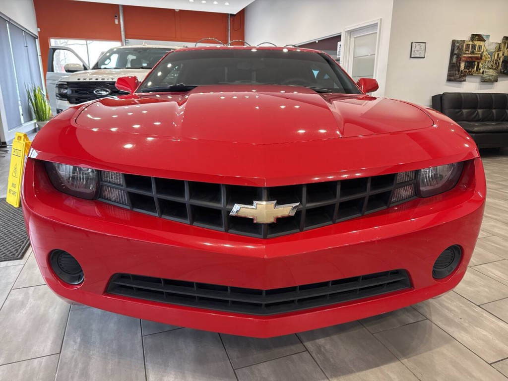 2011 Chevrolet Camaro Image 2