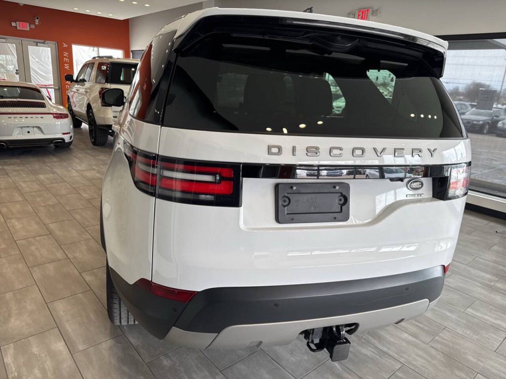 2017 Land Rover Discovery Image 13
