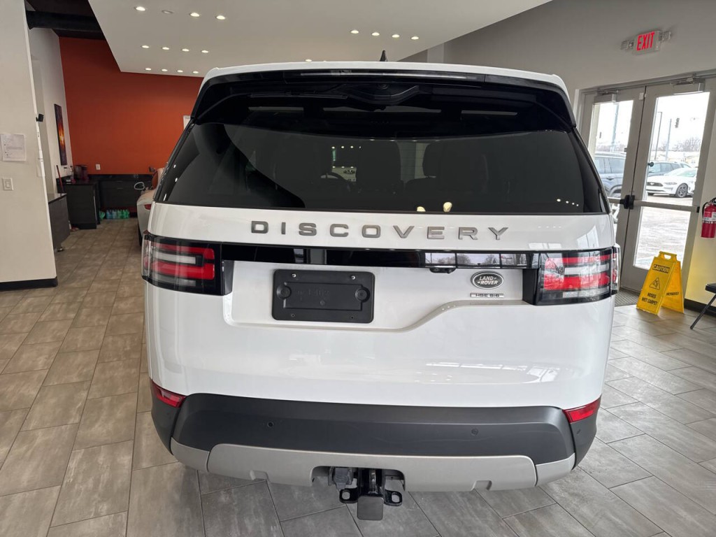 2017 Land Rover Discovery Image 15