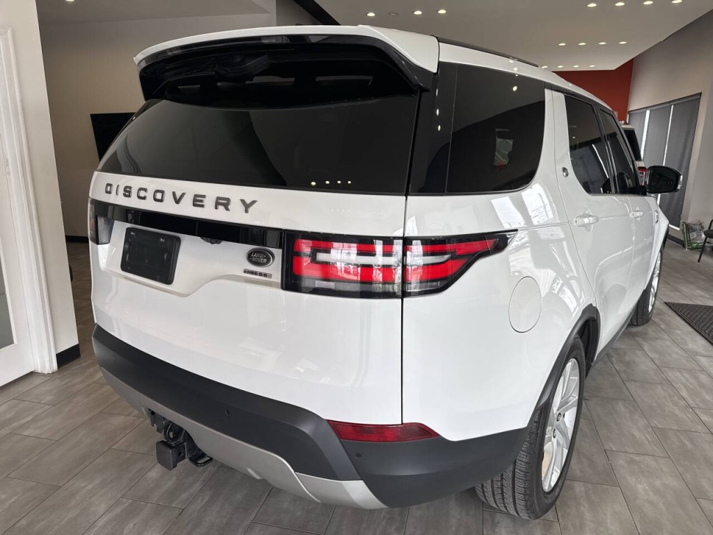 2017 Land Rover Discovery Image 16