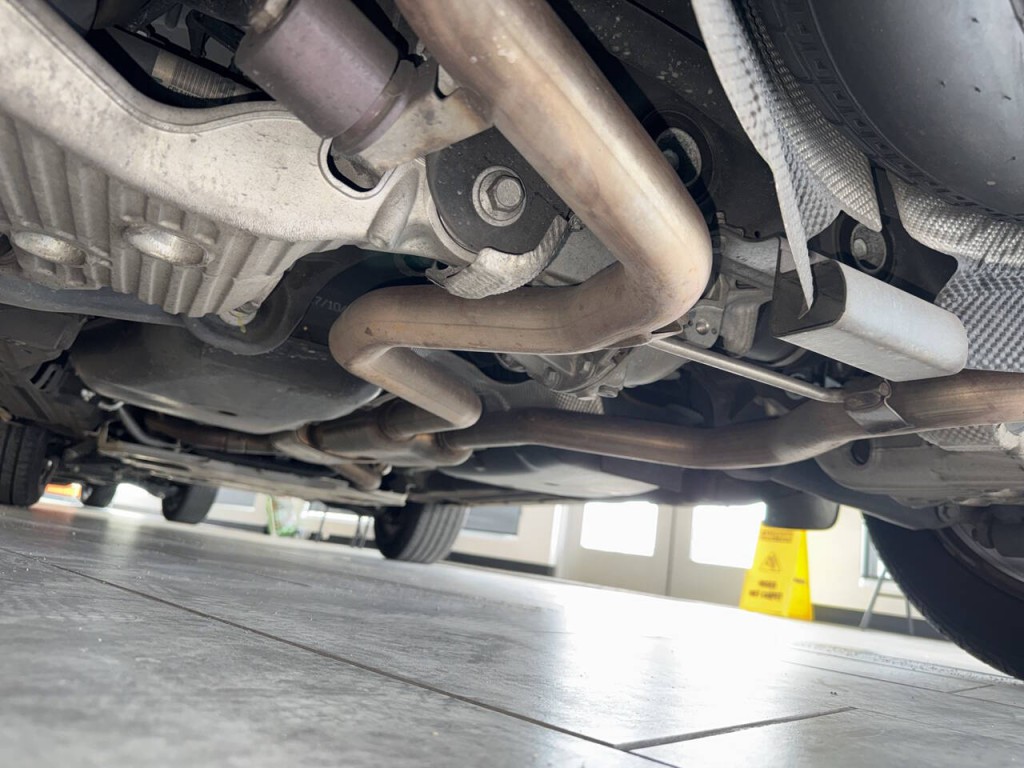 2017 Land Rover Discovery Image 24