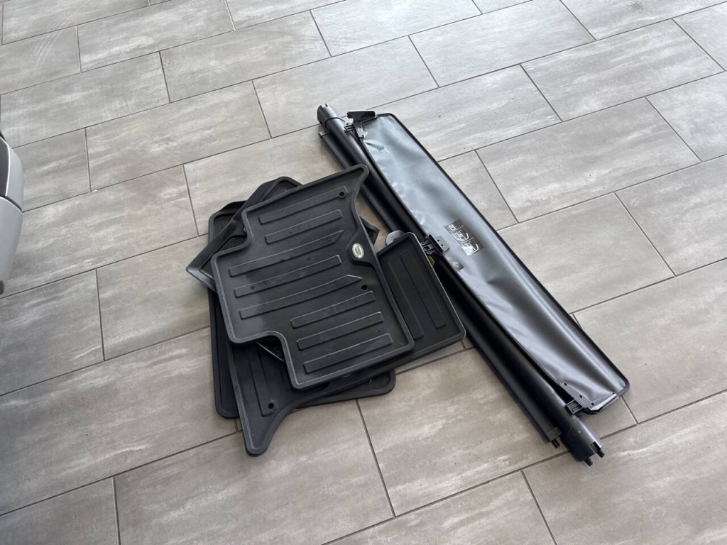 2017 Land Rover Discovery Image 25