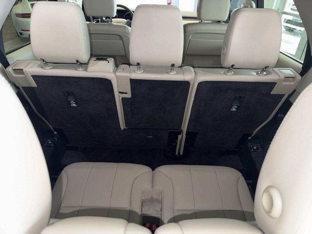 2017 Land Rover Discovery Image 26