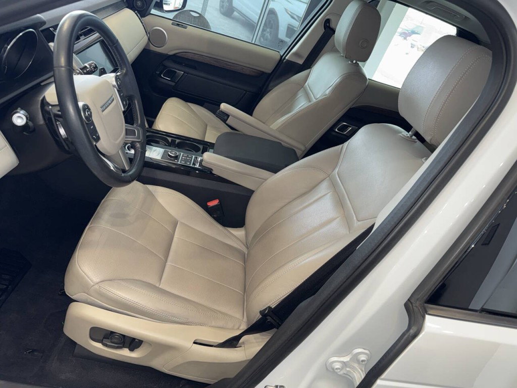 2017 Land Rover Discovery Image 29