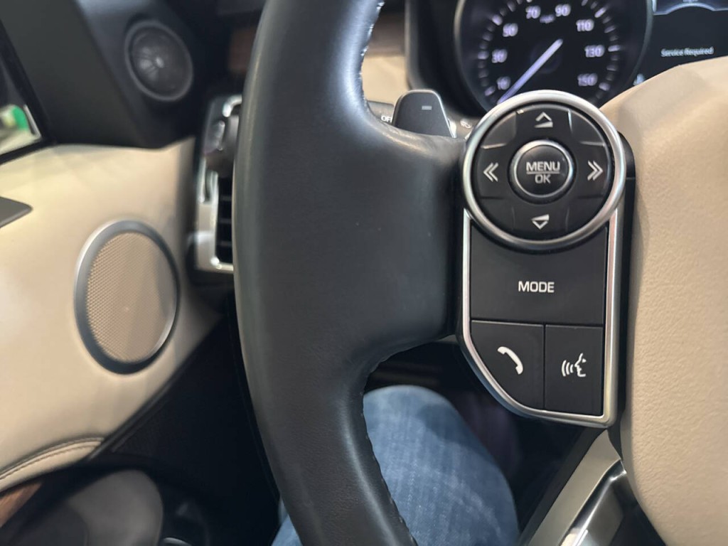 2017 Land Rover Discovery Image 40