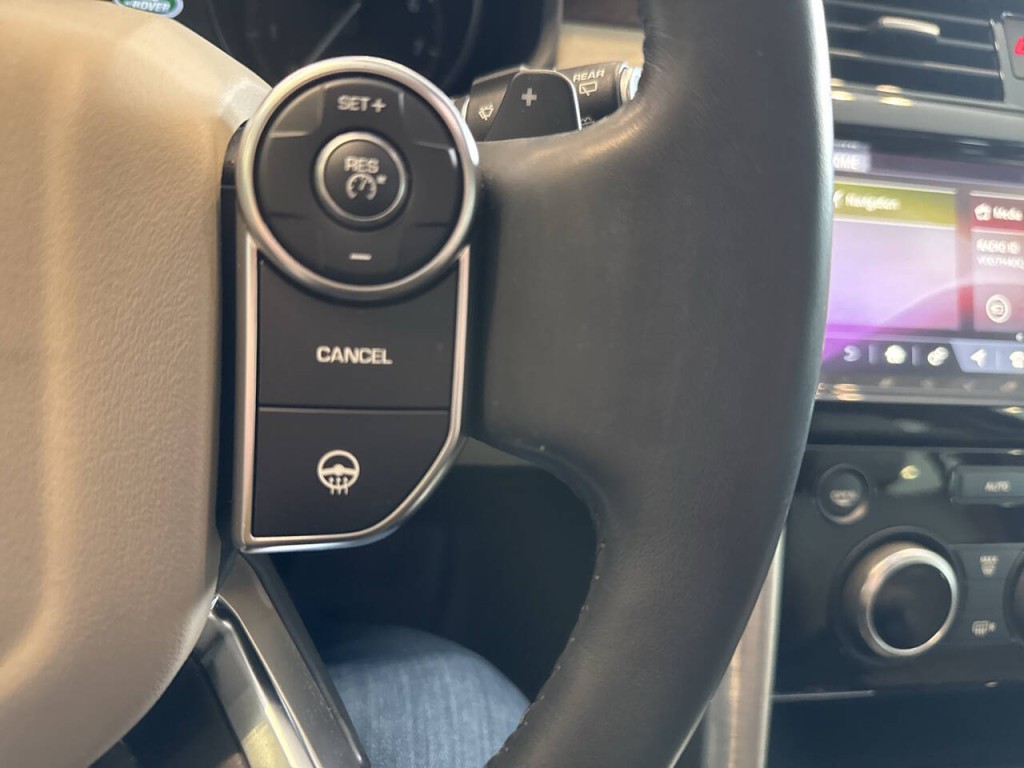 2017 Land Rover Discovery Image 43