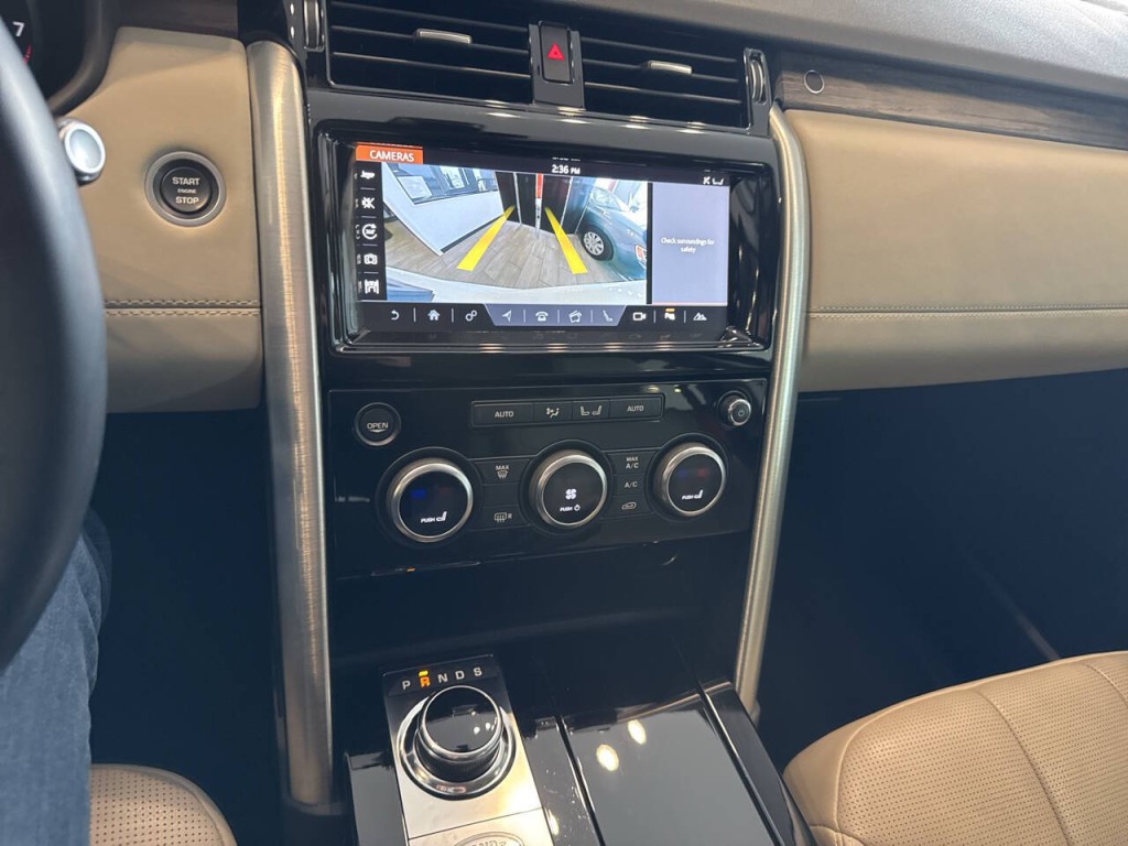 2017 Land Rover Discovery Image 47