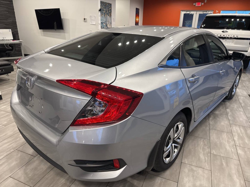 2017 Honda Civic Image 12