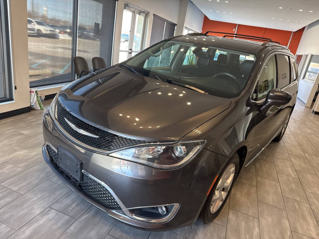 2017 Chrysler Pacifica Image 4