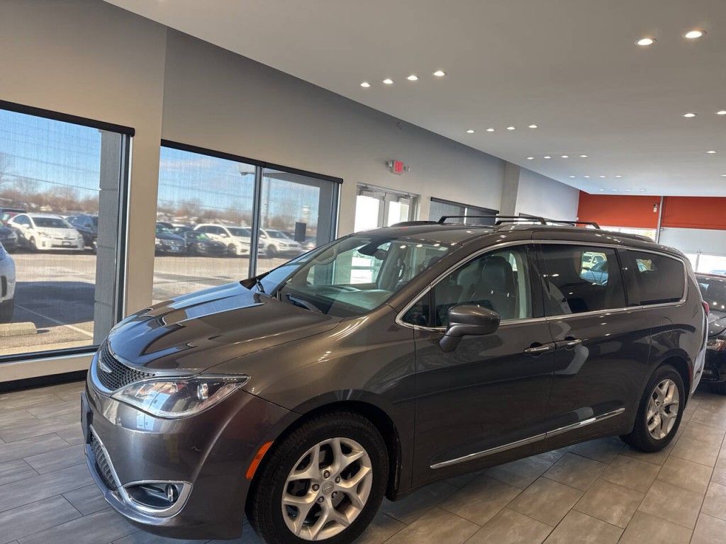 2017 Chrysler Pacifica Image 5