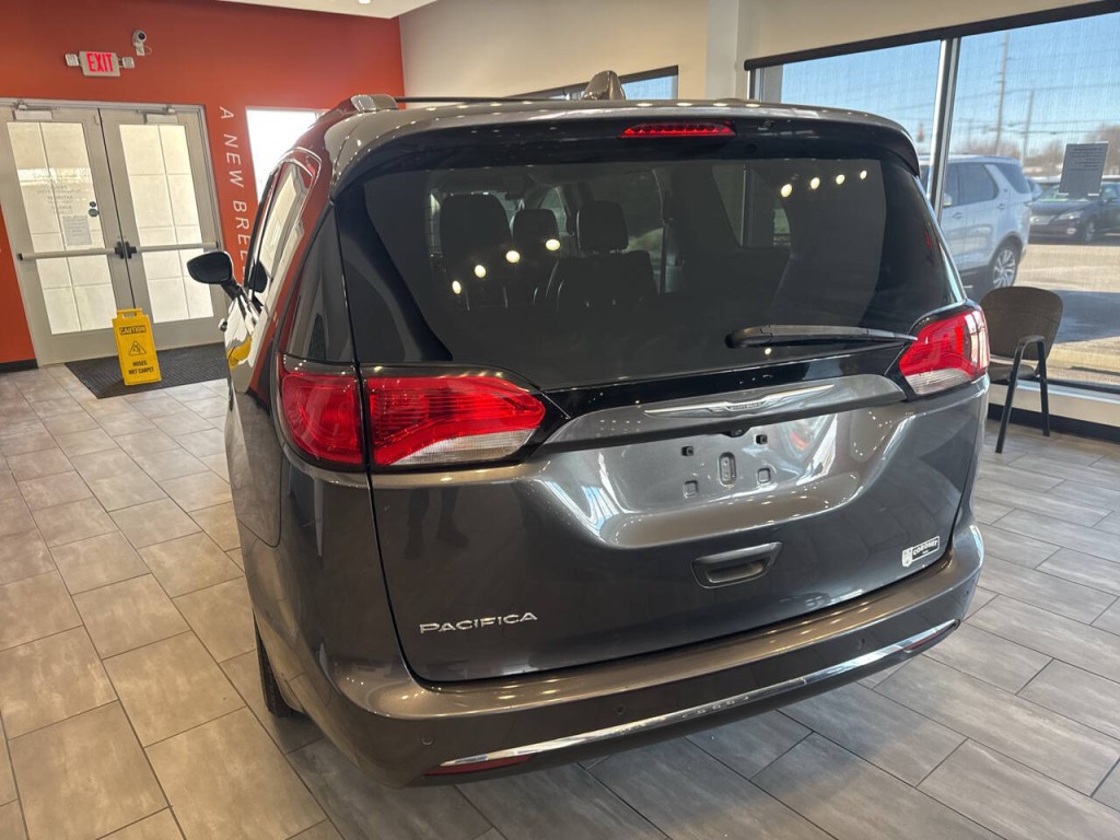 2017 Chrysler Pacifica Image 9
