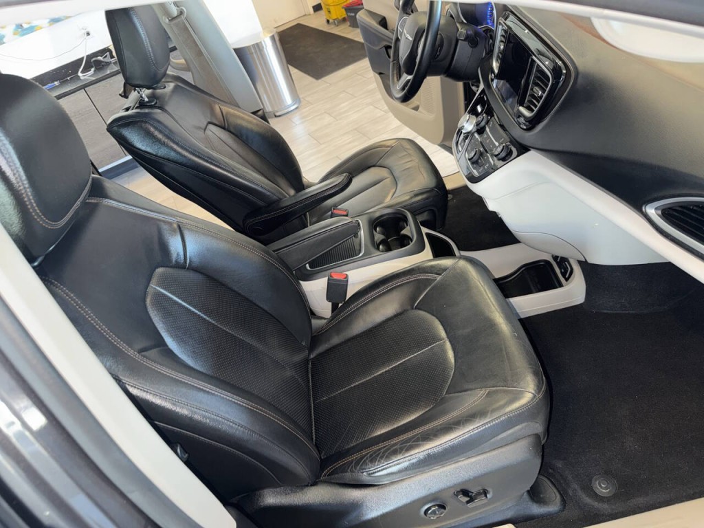 2017 Chrysler Pacifica Image 19