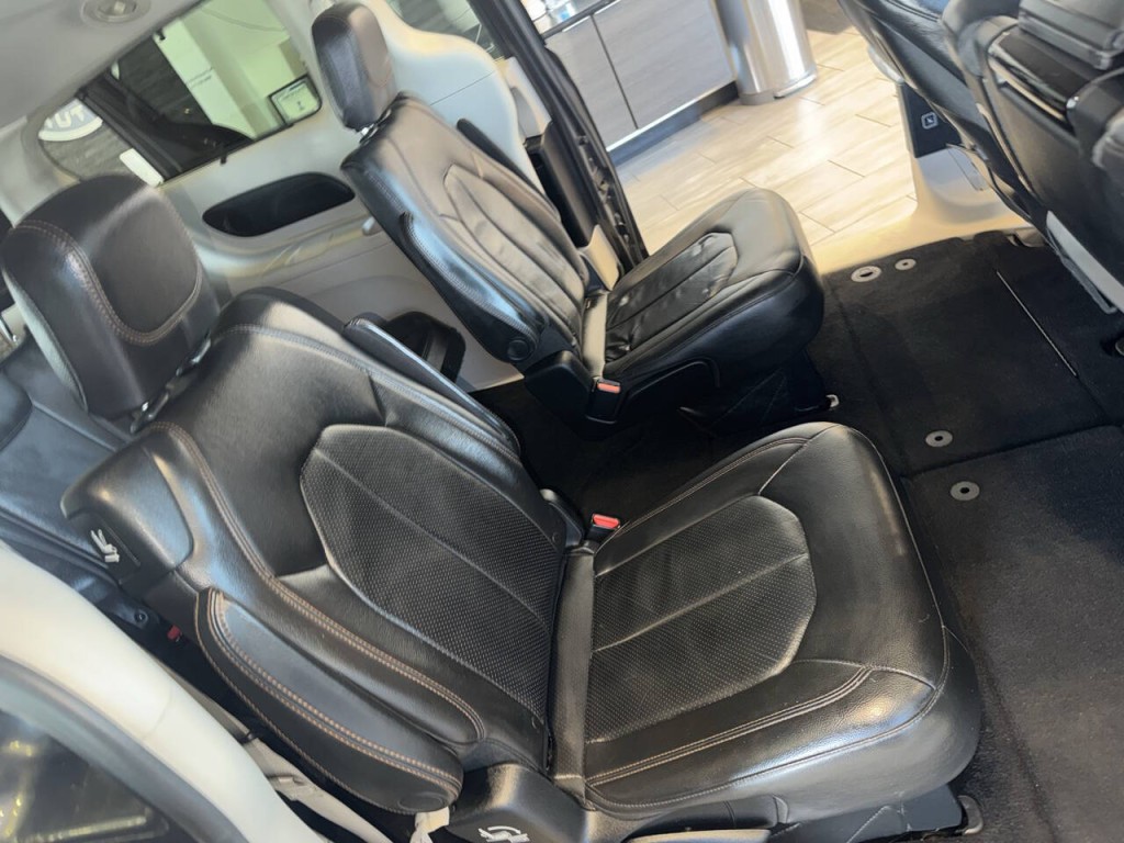 2017 Chrysler Pacifica Image 23