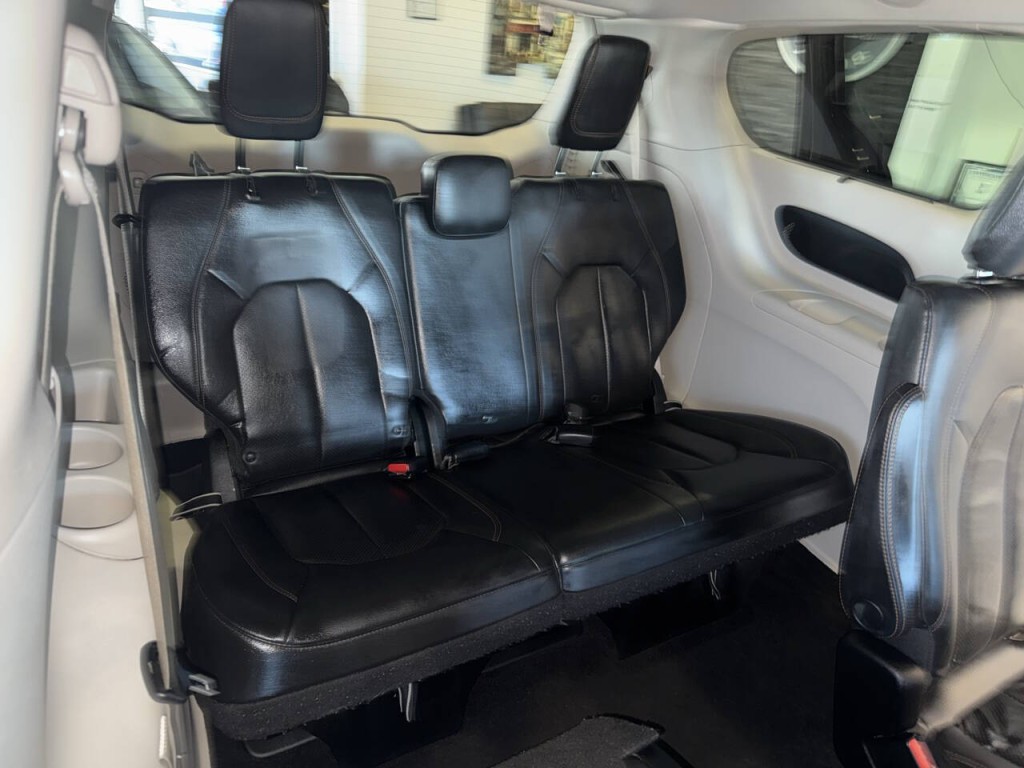 2017 Chrysler Pacifica Image 24