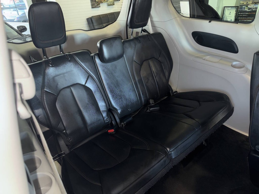 2017 Chrysler Pacifica Image 25