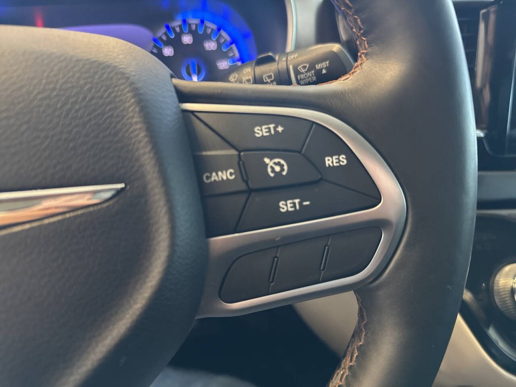 2017 Chrysler Pacifica Image 30