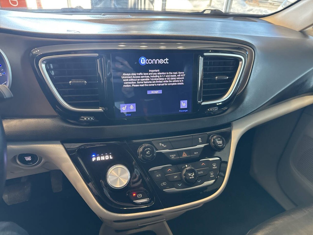 2017 Chrysler Pacifica Image 31