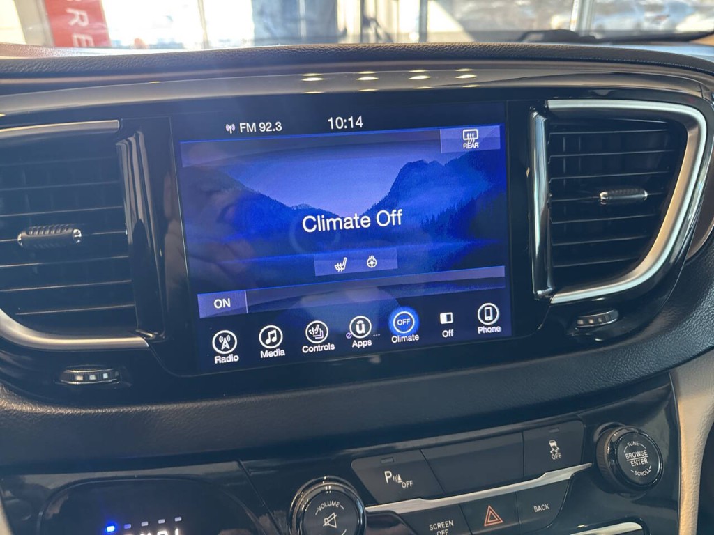 2017 Chrysler Pacifica Image 32